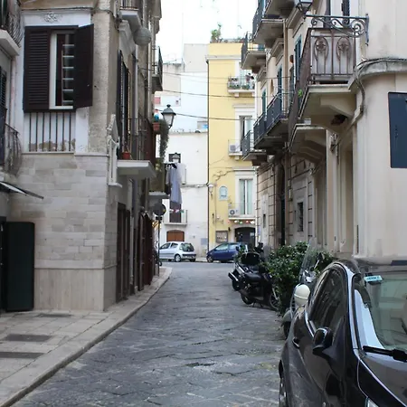 Travel Old Apartment *